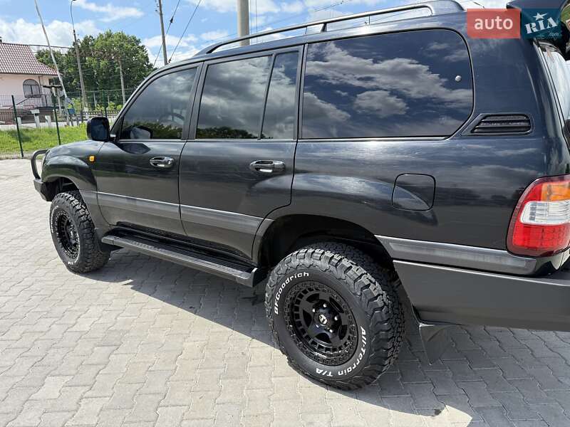 Позашляховик / Кросовер Toyota Land Cruiser 2006 в Звягелі