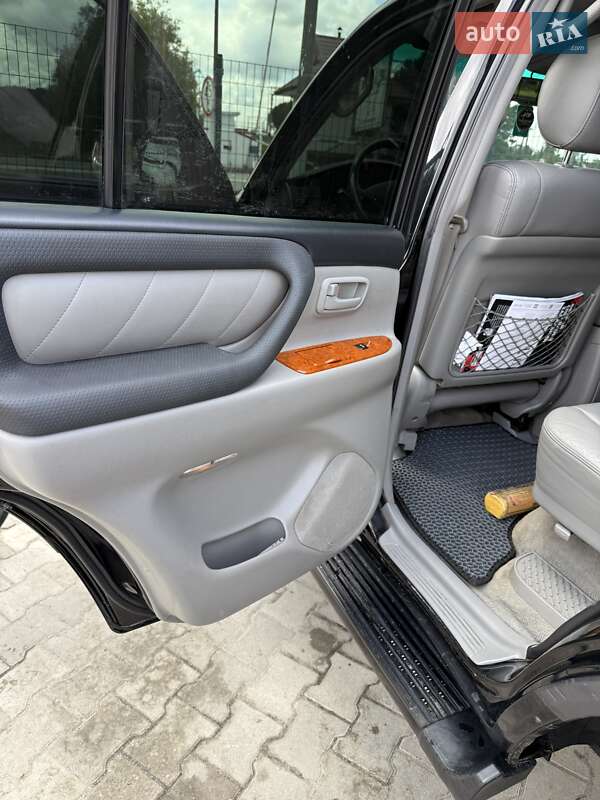 Позашляховик / Кросовер Toyota Land Cruiser 2006 в Звягелі