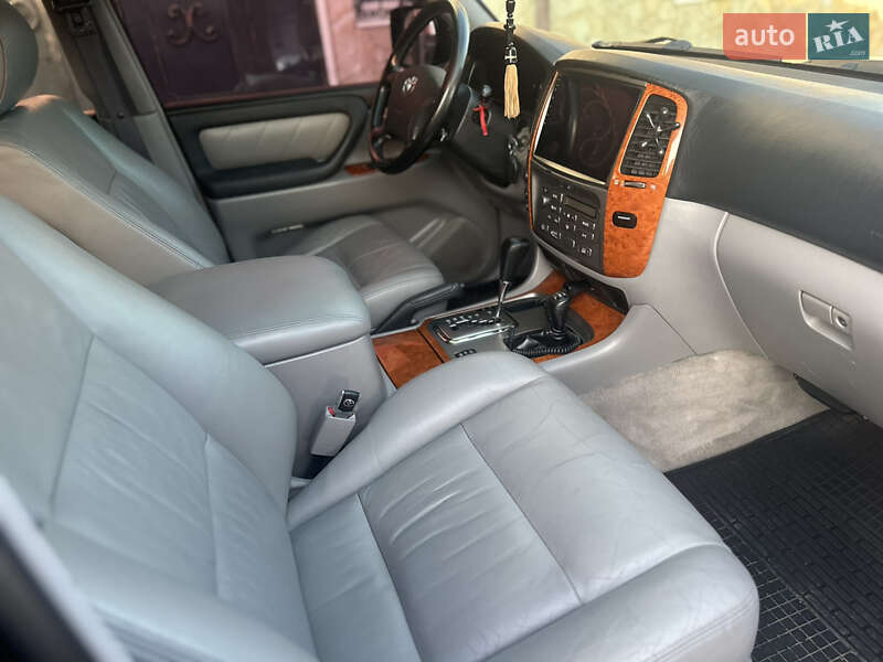 Внедорожник / Кроссовер Toyota Land Cruiser 2002 в 