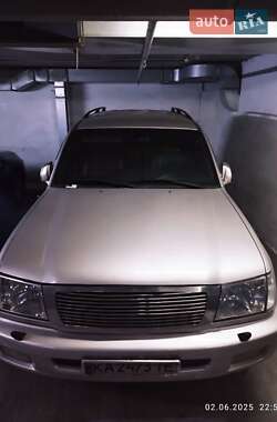 Внедорожник / Кроссовер Toyota Land Cruiser 2002 в 