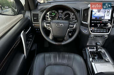 Внедорожник / Кроссовер Toyota Land Cruiser 2020 в 