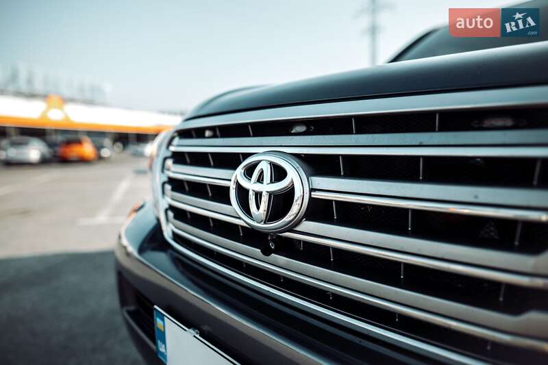 Внедорожник / Кроссовер Toyota Land Cruiser 2008 в Ужгороде