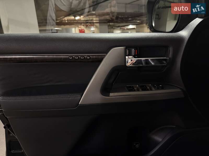Внедорожник / Кроссовер Toyota Land Cruiser 2012 в Киеве