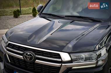 Внедорожник / Кроссовер Toyota Land Cruiser 2020 в 