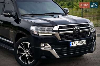 Внедорожник / Кроссовер Toyota Land Cruiser 2020 в 