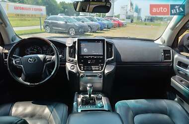 Внедорожник / Кроссовер Toyota Land Cruiser 2016 в 