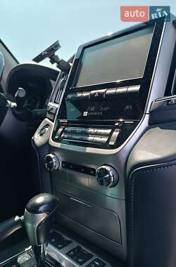 Внедорожник / Кроссовер Toyota Land Cruiser 2016 в 