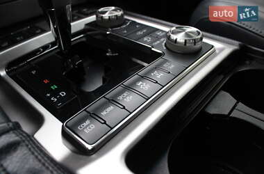Внедорожник / Кроссовер Toyota Land Cruiser 2016 в 
