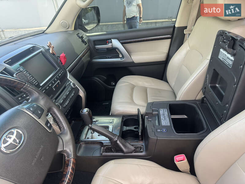 Внедорожник / Кроссовер Toyota Land Cruiser 2011 в Киеве фото 13 Внедорожник / Кроссовер Toyota Land Cruiser 2011 в Киеве