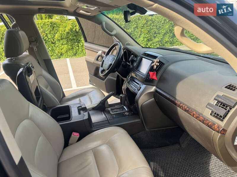 Внедорожник / Кроссовер Toyota Land Cruiser 2011 в Киеве фото 14 Внедорожник / Кроссовер Toyota Land Cruiser 2011 в Киеве