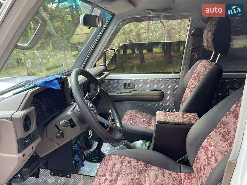 Внедорожник / Кроссовер Toyota Land Cruiser 2007 в Харькове