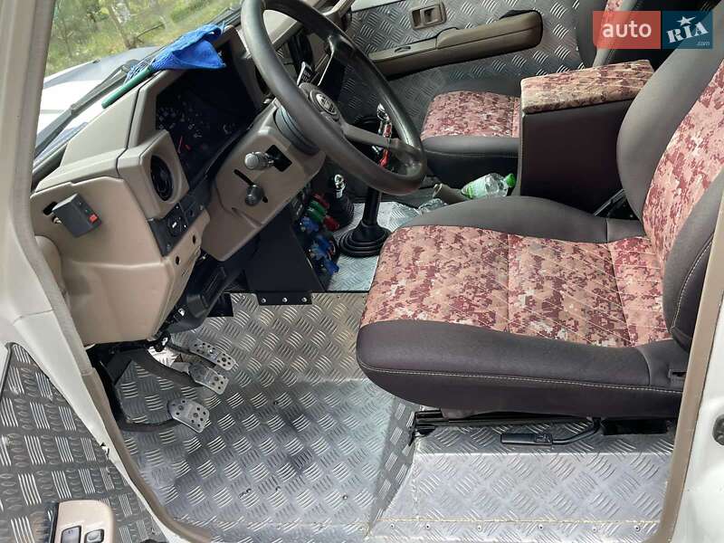 Внедорожник / Кроссовер Toyota Land Cruiser 2007 в Харькове