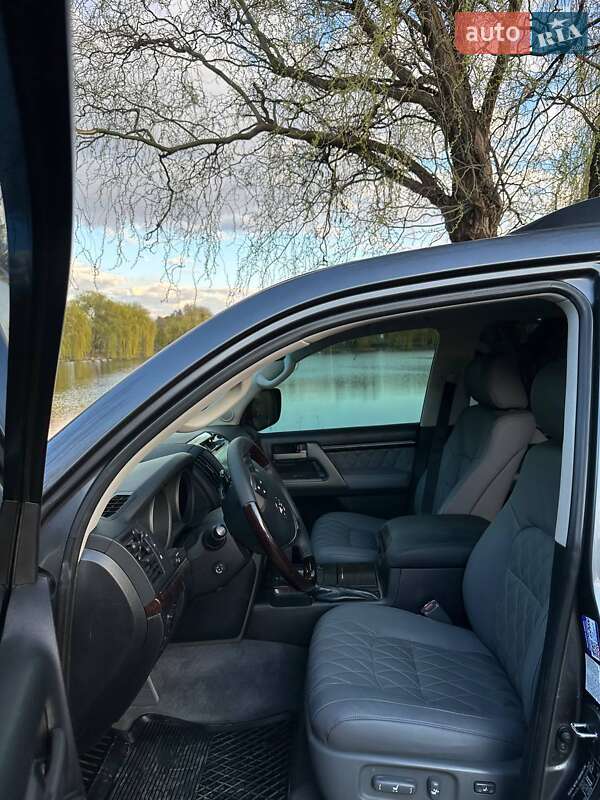 Внедорожник / Кроссовер Toyota Land Cruiser 2008 в Ровно фото 11 Внедорожник / Кроссовер Toyota Land Cruiser 2008 в Ровно