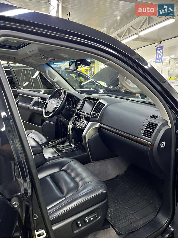 Внедорожник / Кроссовер Toyota Land Cruiser 2013 в Черновцах
