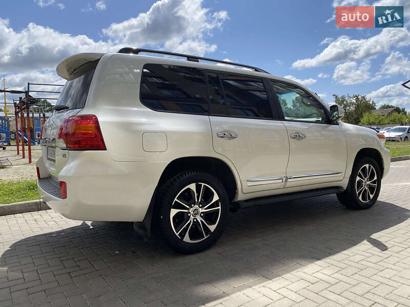 Позашляховик / Кросовер Toyota Land Cruiser 2013 в Києві