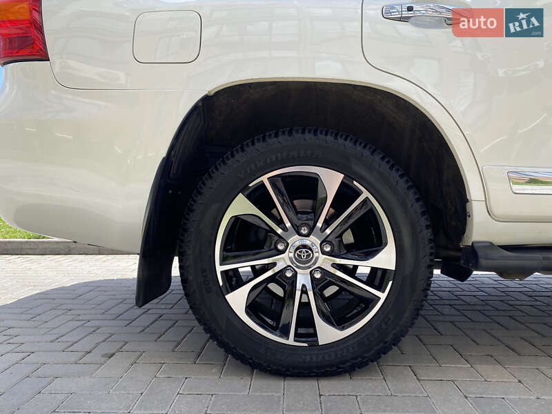 Позашляховик / Кросовер Toyota Land Cruiser 2013 в Києві