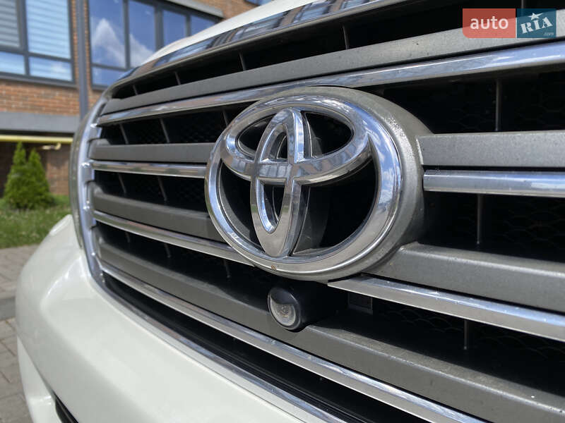 Позашляховик / Кросовер Toyota Land Cruiser 2013 в Києві