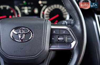 Внедорожник / Кроссовер Toyota Land Cruiser 2023 в 