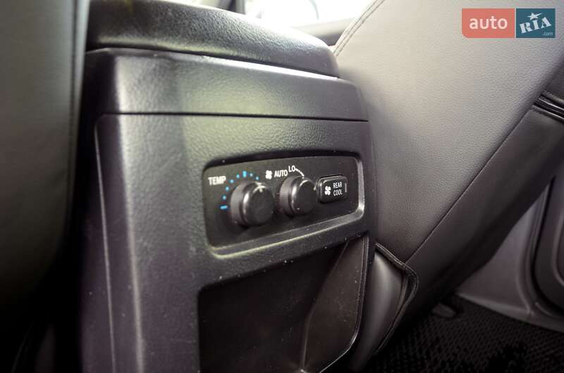 Внедорожник / Кроссовер Toyota Land Cruiser 2007 в Каменском