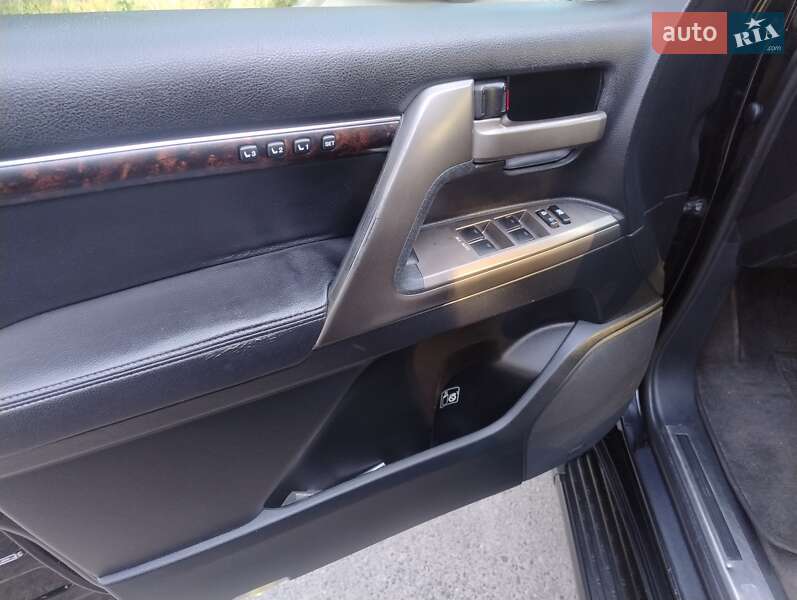 Внедорожник / Кроссовер Toyota Land Cruiser 2011 в Черкассах