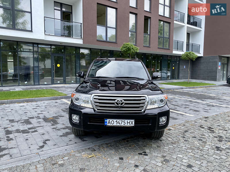 Внедорожник / Кроссовер Toyota Land Cruiser 2012 в Сваляве