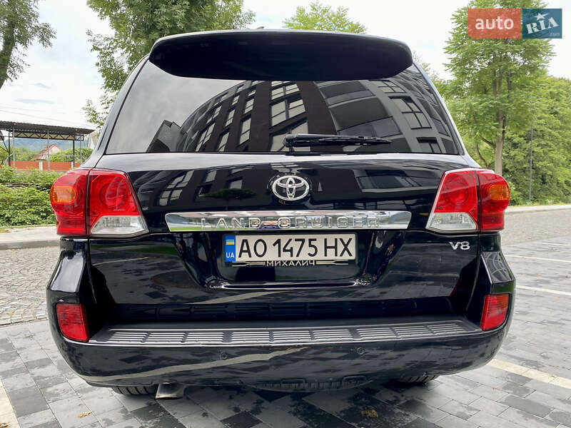 Внедорожник / Кроссовер Toyota Land Cruiser 2012 в Сваляве