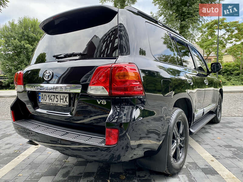Внедорожник / Кроссовер Toyota Land Cruiser 2012 в Сваляве