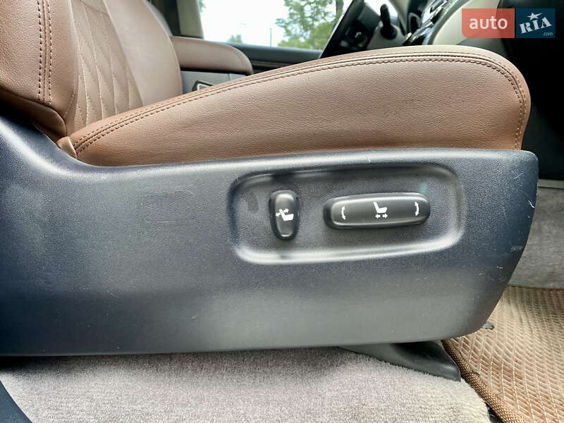 Внедорожник / Кроссовер Toyota Land Cruiser 2012 в Сваляве