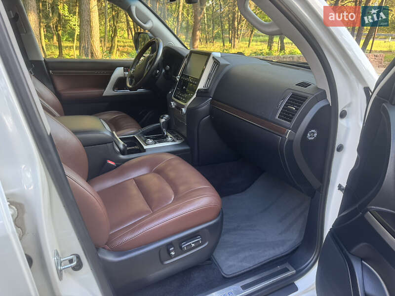 Внедорожник / Кроссовер Toyota Land Cruiser 2017 в Киеве фото 25 Внедорожник / Кроссовер Toyota Land Cruiser 2017 в Киеве