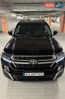 Внедорожник / Кроссовер Toyota Land Cruiser 2012 в 
