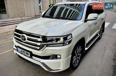 Внедорожник / Кроссовер Toyota Land Cruiser 2017 в 