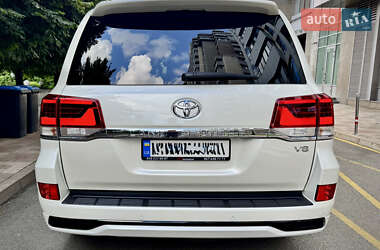 Внедорожник / Кроссовер Toyota Land Cruiser 2017 в 