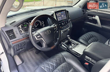 Внедорожник / Кроссовер Toyota Land Cruiser 2017 в 