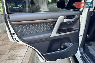 Внедорожник / Кроссовер Toyota Land Cruiser 2017 в 