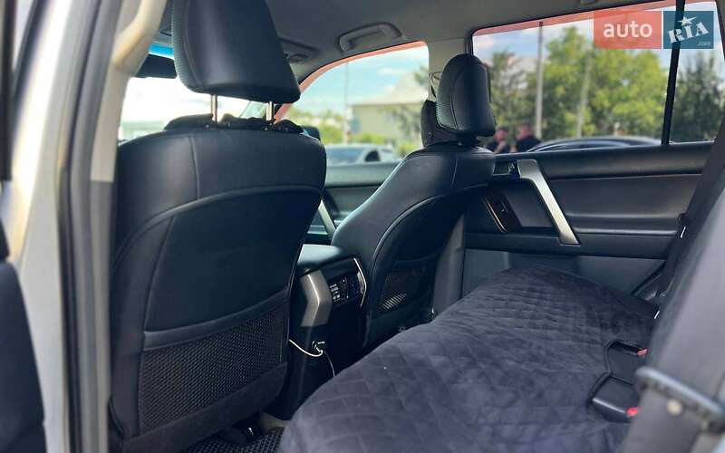 Внедорожник / Кроссовер Toyota Land Cruiser 2012 в Ивано-Франковске