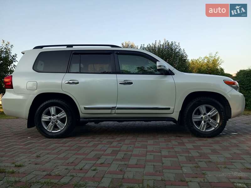 Позашляховик / Кросовер Toyota Land Cruiser 2014 в Києві фото 3 Позашляховик / Кросовер Toyota Land Cruiser 2014 в Києві