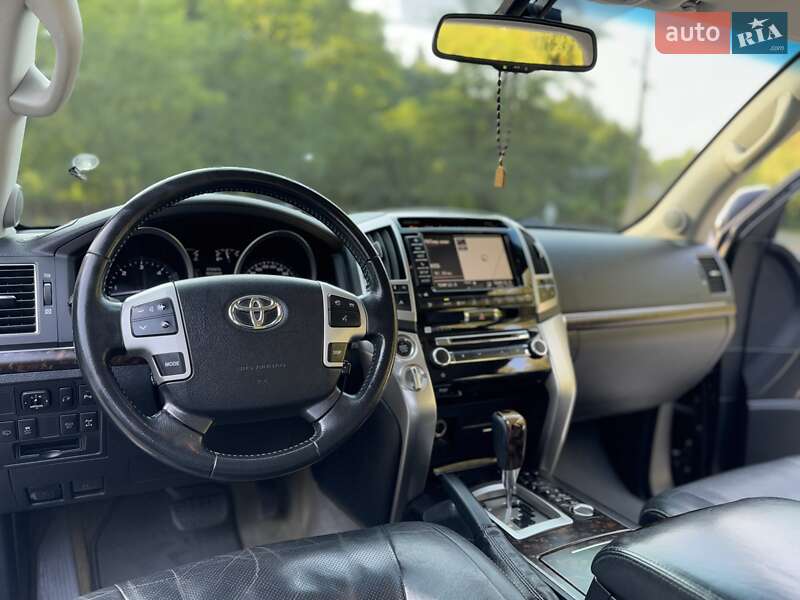 Позашляховик / Кросовер Toyota Land Cruiser 2014 в Трускавці фото 72 Позашляховик / Кросовер Toyota Land Cruiser 2014 в Трускавці
