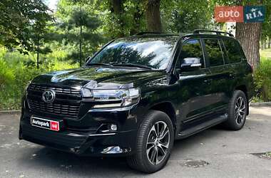 Внедорожник / Кроссовер Toyota Land Cruiser 2017 в Киеве