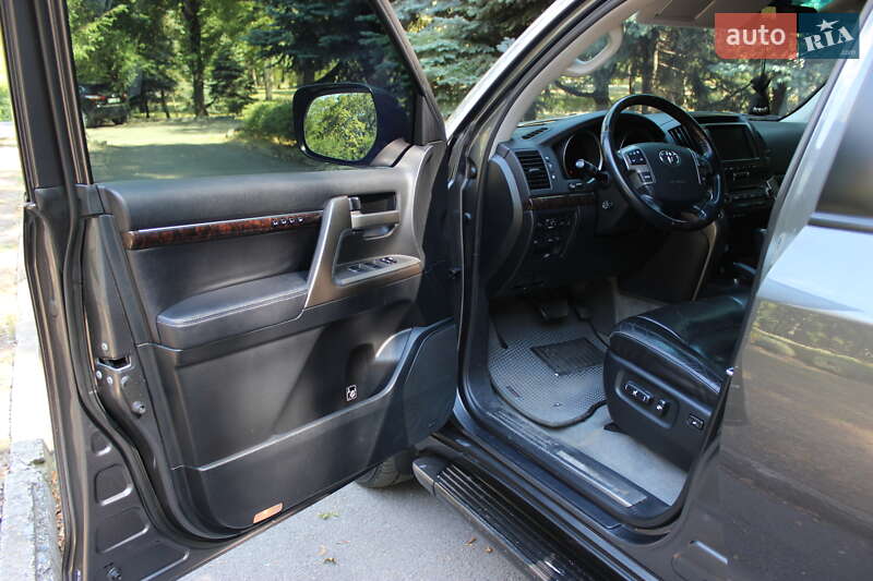 Внедорожник / Кроссовер Toyota Land Cruiser 2011 в Кривом Роге