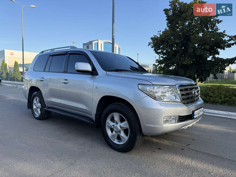 Toyota Land Cruiser 2011