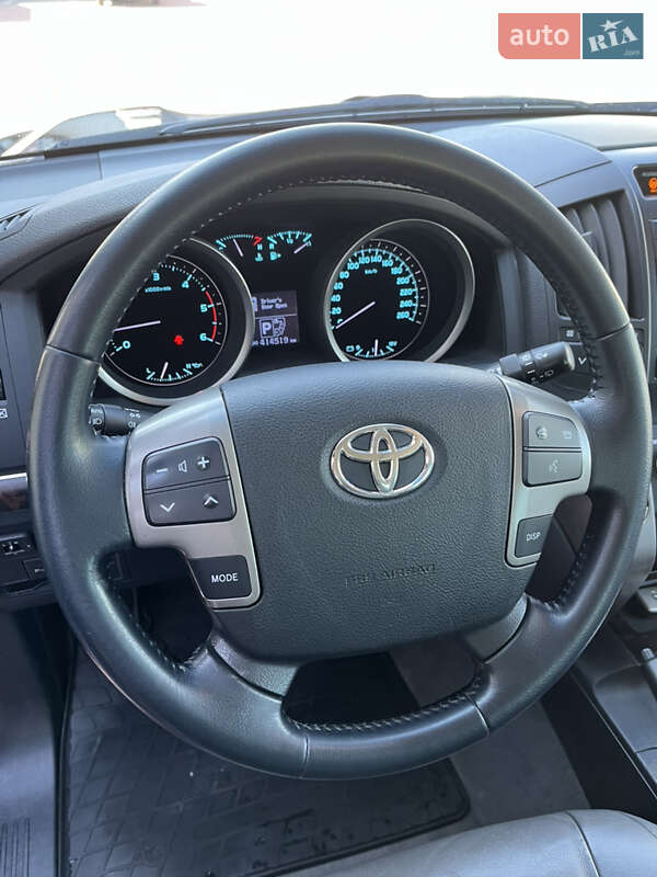 Внедорожник / Кроссовер Toyota Land Cruiser 2008 в Ровно фото 8 Внедорожник / Кроссовер Toyota Land Cruiser 2008 в Ровно