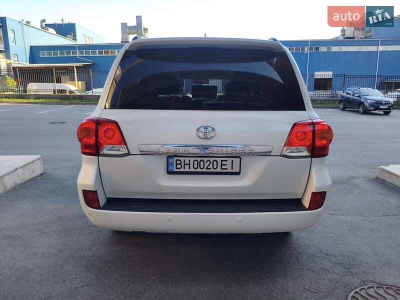 Внедорожник / Кроссовер Toyota Land Cruiser 2014 в Киеве фото 9 Внедорожник / Кроссовер Toyota Land Cruiser 2014 в Киеве