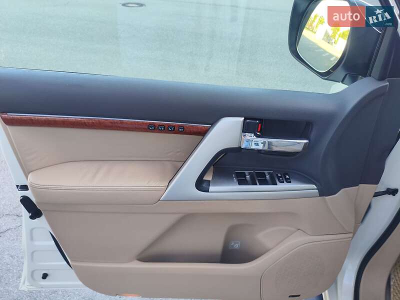 Внедорожник / Кроссовер Toyota Land Cruiser 2014 в Киеве фото 21 Внедорожник / Кроссовер Toyota Land Cruiser 2014 в Киеве