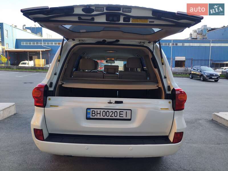 Внедорожник / Кроссовер Toyota Land Cruiser 2014 в Киеве фото 16 Внедорожник / Кроссовер Toyota Land Cruiser 2014 в Киеве