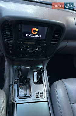 Внедорожник / Кроссовер Toyota Land Cruiser 2002 в 