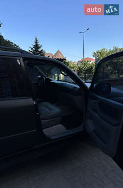 Внедорожник / Кроссовер Toyota Land Cruiser 2002 в 
