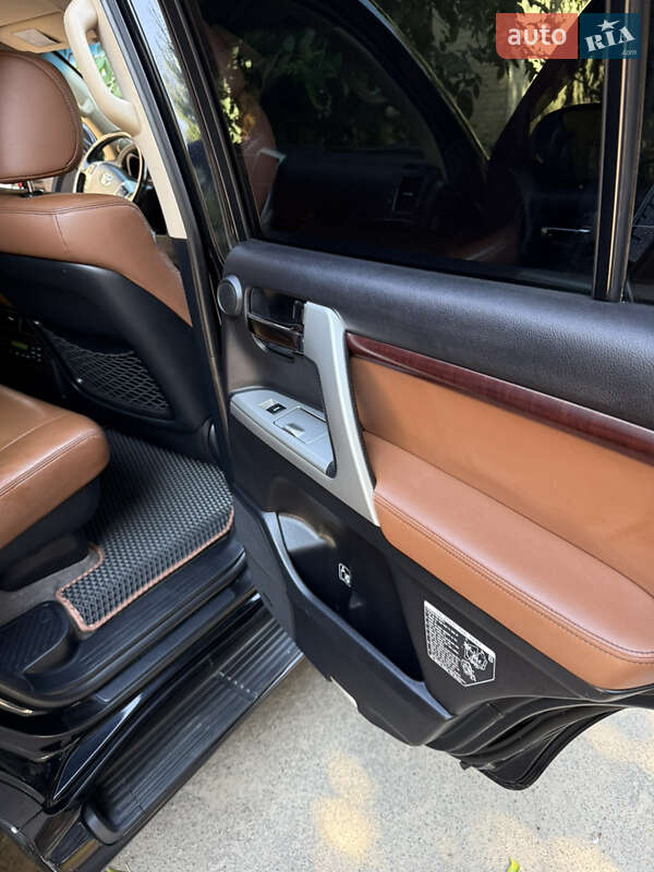 Внедорожник / Кроссовер Toyota Land Cruiser 2014 в Киеве