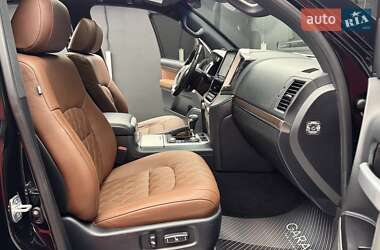 Внедорожник / Кроссовер Toyota Land Cruiser 2018 в 