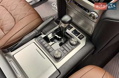 Внедорожник / Кроссовер Toyota Land Cruiser 2018 в 