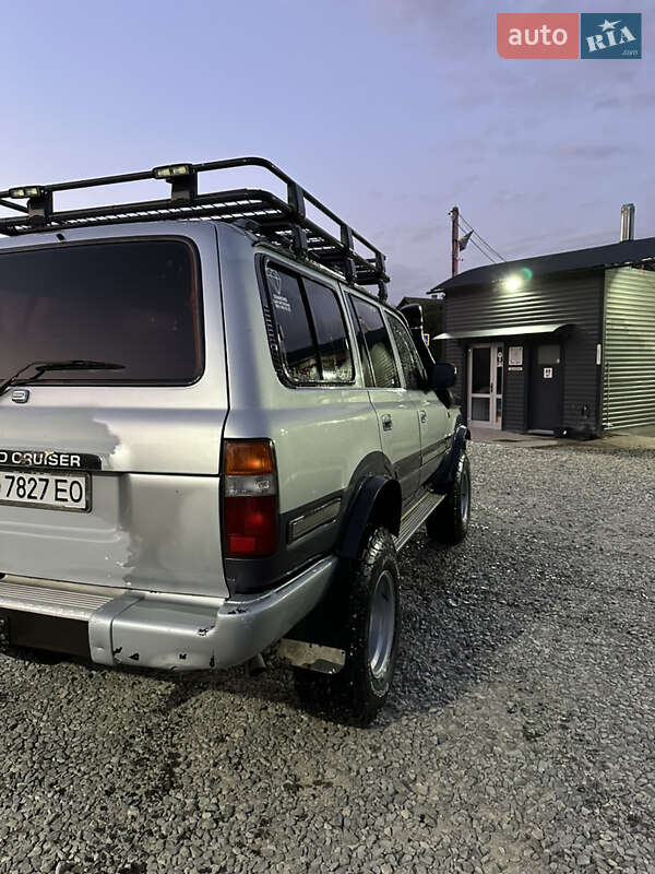Внедорожник / Кроссовер Toyota Land Cruiser 1994 в Рахове